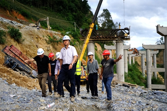 05-5蒙屏高速白打其2号桥检查